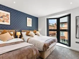 Chic Large Leeds Apartment - Parking