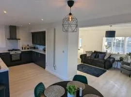 Modern Gilliver House Rural retreat sleeps 7