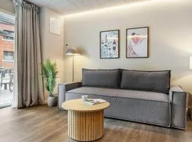 4-Person Midtown Apartment w Easy Access