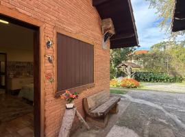 Chale Aroma da Serra, отель в городе Монти-Верди