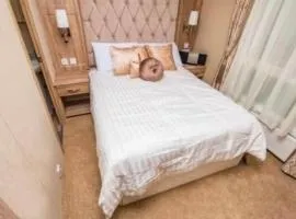 6 Berth 3 Bedroom Large Lodge, Decking, Private Parking, 2 Bathrooms inc Bath