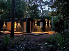 Boshuisje in Norg met panorama sauna, hotel in Norg
