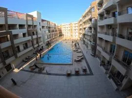 avenue compound