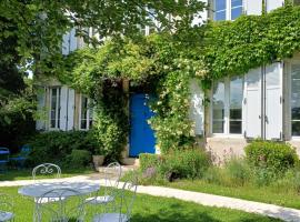 Chic & charme au Presbyt&egrave;re: Saint-Gen&egrave;s-du-Retz şehrinde bir otoparklı otel