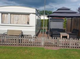 Stacaravan lama, hotel in Markelo