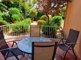 Apartamento céntrico con amplia terraza en L'Estartit - Parking incluido: L'Estartit'te bir otel