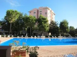 M441 - Marcelli, moderno trilocale in residence con piscina