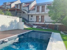Katica Sz&aacute;ll&aacute;s, hotel com piscina em Balatonkenese