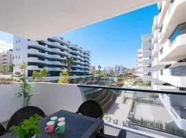 Apartamento costero en una comunidad de lujo