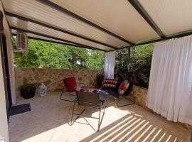 Studio Apartman Dino 1, apartamento em Bol