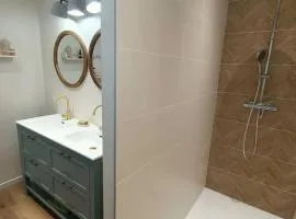 Chambre cosy avec salle de bain privative