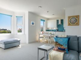 Rooftop Hideaway -Central Coastal Flat - Sea Views, hotel v destinaci Seaton