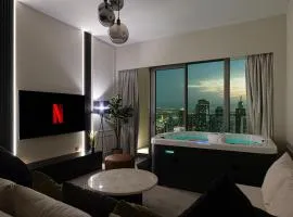 Luxury2BR Sea View Hot Tub Walk to Burj Dubai Mall