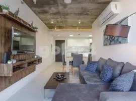 Apartment Located Steps From Shopping Del Sol