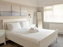 Cosy 3Bed Bungalow in West Kirby, Free Parking