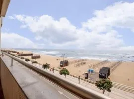 Beach Front Apartment Av dos Banhos