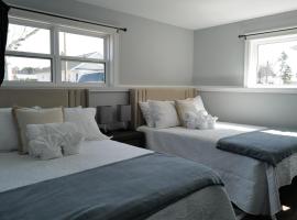 Bright 2-Room Guest Space in Stratford, B&B in Stratford