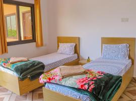 Satya Yoga Ashram Rishikesh, gistih&uacute;s &iacute; Narendranagar