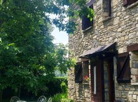 Casa Irama - Casa rural para grupos cerca de A&iacute;nsa - Pirineo Aragon&eacute;s, villa in Margudgued