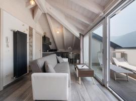 White Suite - Jacuzzi, hotel i Lezzeno