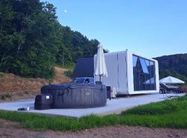 APPLE Cabin with Jacuzzi - Sauna, hotelli kohteessa Drenova Glavica