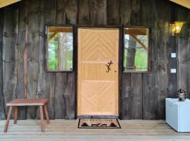 Puumajamajoitus maaseudulla, campsite in Tuorila