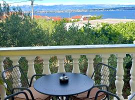 Comfort apartment Kali - with panoramic view, hotel amb aparcament a Kali