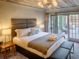1st floor King Suite Downtown Boutique Hotel