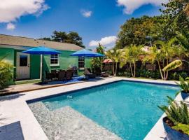 Key Lime Cottage - Bask Poolside in a Historic Flamingo Park Gem, khách sạn ở West Palm Beach