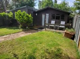 4 Guests - Pet Friendly - 13 min to the Beach