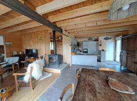 Maison Bord de lac de Guerledan, дом у озера в аренду в городе Guerlédan