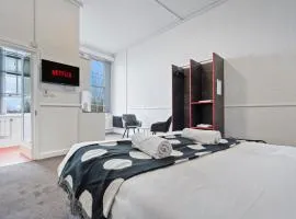 Chic, Cosy Hotel in Centre with Parking
