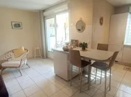Mauguio-Carnon P2 60 m2, tout confort, spacieux, climatisé, wifi, balcon, parking privé couvert, 15 min de la mer, de Montpellier