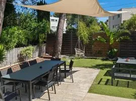 Villa pour 6 voyageurs, piscine, jardin, terrain de boule et parking privé