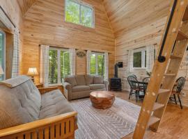 Hatch Lake Tiny House - Get Up North Retreats, domek nebo chatka v destinaci Marcell