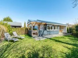Bungalow in Sint Maartenszee near Beach
