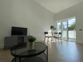 Modern 1-Bed Apartment with Balcony-Tadworth