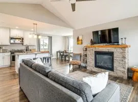 Hot Tub Modern Ocean Shores Home, 2 Mi to Beach!