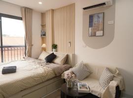 The Little Hanoi - Gentle apartment - Super central, hotel in Hanoi