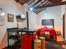 Recanto Lira 1 e 3, glamping site in Monte Verde