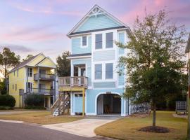 Walk to Beach Hot Tub Resort with Community Pool, ξενοδοχείο σε Corolla