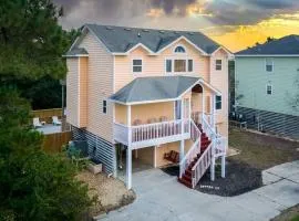 Beautiful Home - Short Walk to Beach with Private Pool