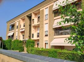 Appartamento comodo al Campus licei e Faber box.、スキーオのホテル