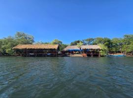 Mangrove Island Cabanas, Hotel am Strand in Poneloya
