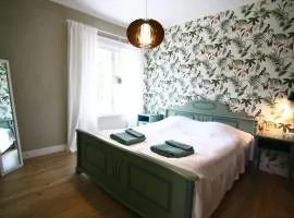 Keltaisen Kartanon Roosa