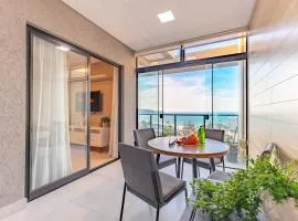 Ampla Cobertura Duplex a 120 metros da Praia de Bombas com Área de Lazer no Residencial