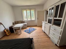 Gem&uuml;tliches Landrefugium auf privatem Pferdehof, hotel que aceita pets em Vŭbel