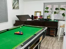 Hertford detached home garden pet friendly parking