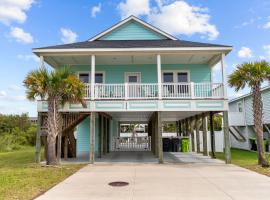 Beachside Charm Pool Spa & 3-Min Walk to Shore, hotel en Oak Island