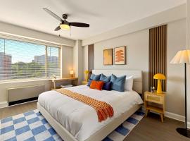 Modern Arlington Stay - Near DC Metro & Free Parking, apartment in Arlington